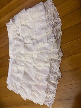 Women’s White Lace Ruffle Mini Skirt